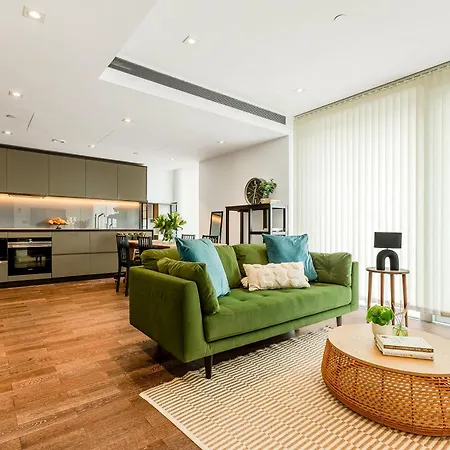 Radiant 2Bdr Apt With Balcony In Luxury Building
